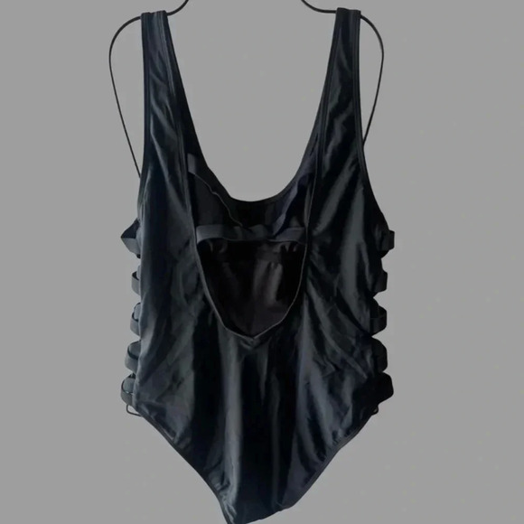 Swimsuit - Picture 2 of 4